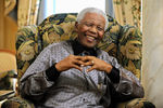 Нельсон Мандела (18 июля 1918 - 5 декабря 2013)