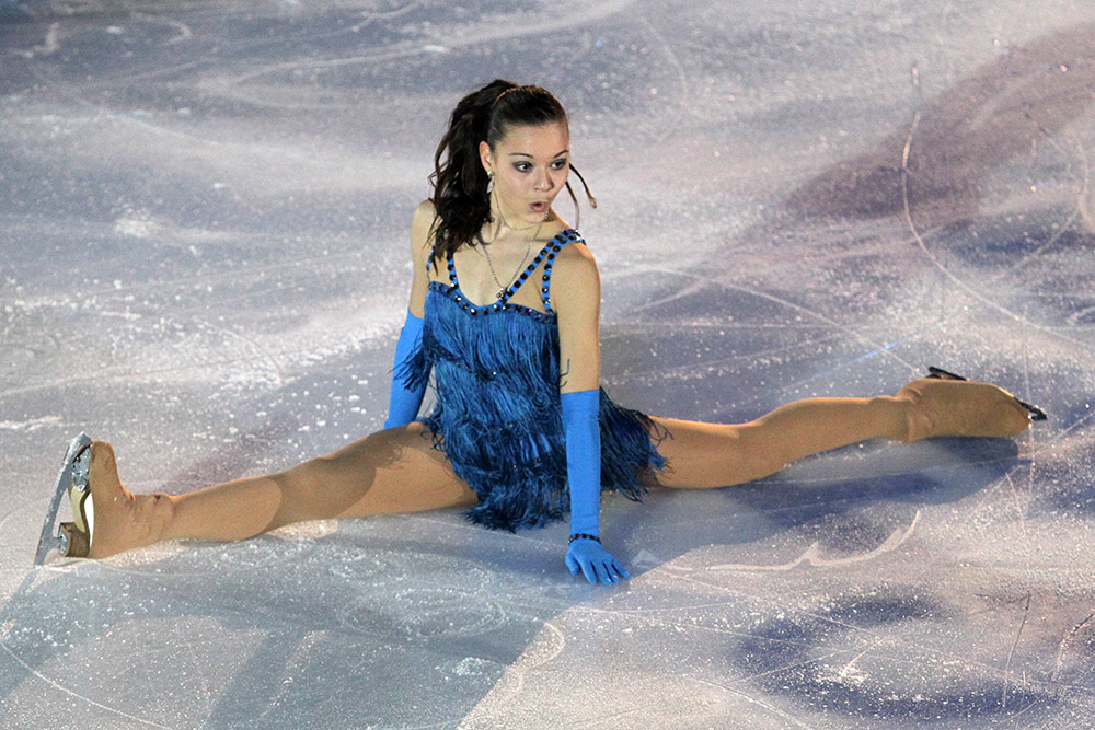 Аделина Сотникова во время показательного выступления на чемпионате Европы по фигурному катанию в Загребе, 2013 год