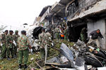 Поисково-спасательные работы на месте крушения самолета Fokker 50 в Кении