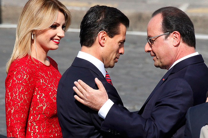 Президент Мексики Пеньи Ньето с&nbsp;супругой и президент Франции Франсуа Олланд во время празднования Дня взятия Бастилии 