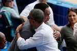 Барак Обама приветствует бывшего игрока MLB Дэйва Уинфилда