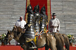 Папа Римский Франциск и президент Ухнаагийн Хурелсух во время торжественной церемонии по случаю визита главы Ватикана в Монголию, Улан-Батор, 2 сентября 2023 год