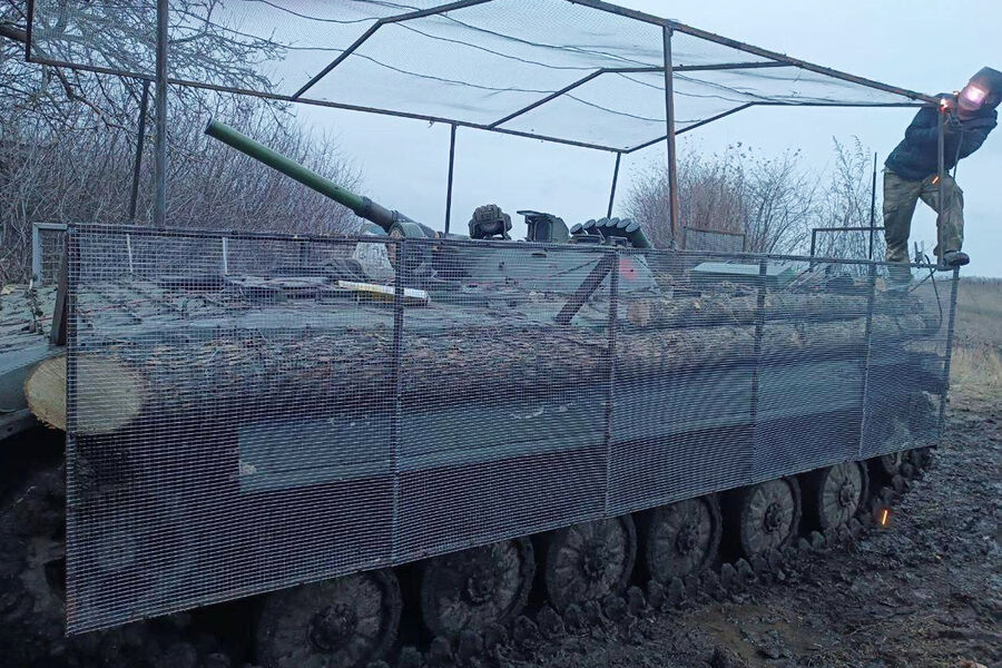 БМП-1 усиленный бортовыми «тактическими» бревнами