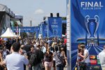 Фестиваль чемпионов УЕФА проходит у Бранденбургских ворот