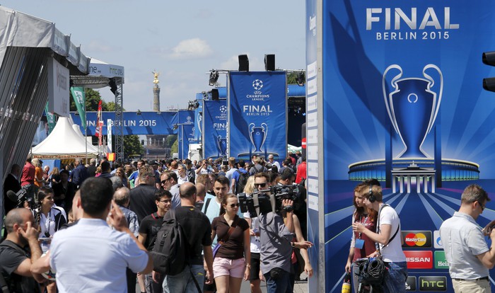 Фестиваль чемпионов УЕФА проходит у&nbsp;Бранденбургских ворот