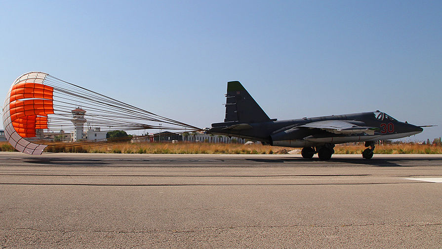 Российский самолет Су-25 на авиабазе Хмеймим в Сирии, октябрь 2015 года