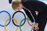 Евгений Плющенко, снявшийся с соревнований по фигурному катанию на XXII зимних Олимпийских играх в Сочи, на разминке, 2014 год