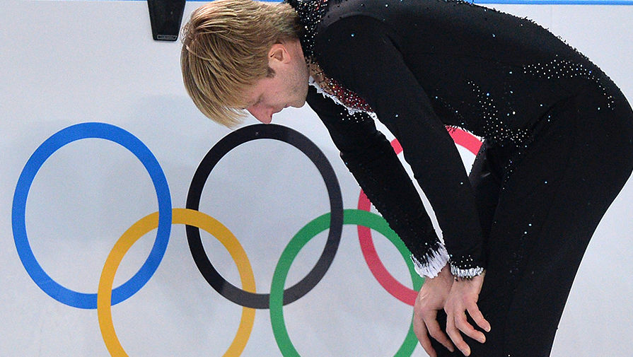 Евгений Плющенко, снявшийся с соревнований по фигурному катанию на XXII зимних Олимпийских играх в Сочи, на разминке, 2014 год