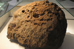 Метеорит Челябинск в одном из залов краеведческого музея Челябинска