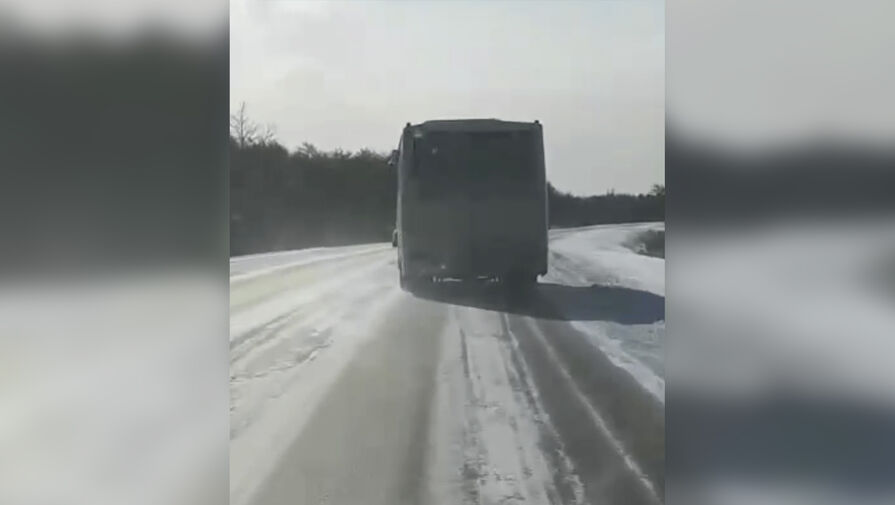 Водитель автобуса высадил ребенка из-за несработавшего проездного на Сахалине