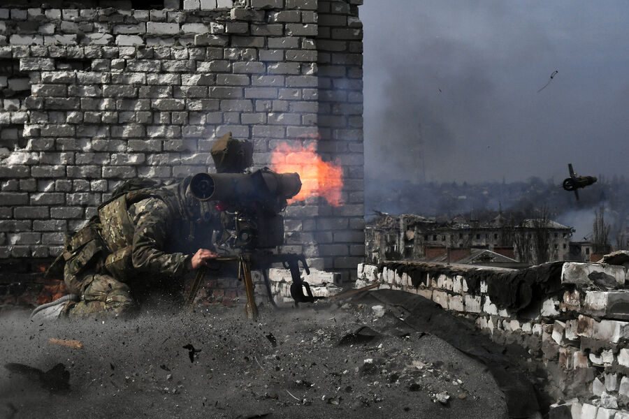 Бойцы группы Вагнера ведут бой в центре Артемовска (Бахмут)