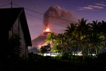 В Индонезии началось извержение вулкана Сопутан