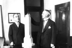 Финансист Джон Раскоб и экс-губернатор Нью-Йорка Альфред Смит рассматривают макет Эмпайр-стейт-билдинг, 7 января 1930 года
