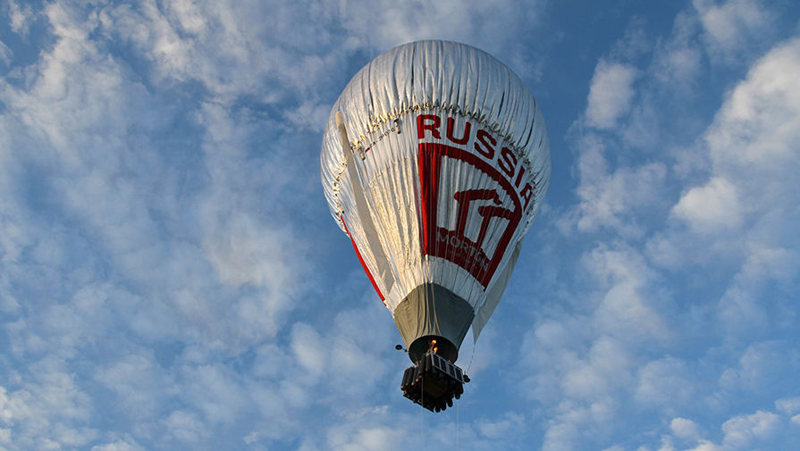 Воздушный шар российского путешественника Федора Конюхова, начавшего кругосветный полет