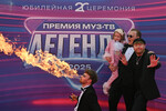 Иллюзионисты братья Сафроновы на церемонии вручения ХХ национальной телевизионной премии в области популярной музыки МУЗ-ТВ 2025. Легенда в Live Арене в Москве, 7 июня 2025 года