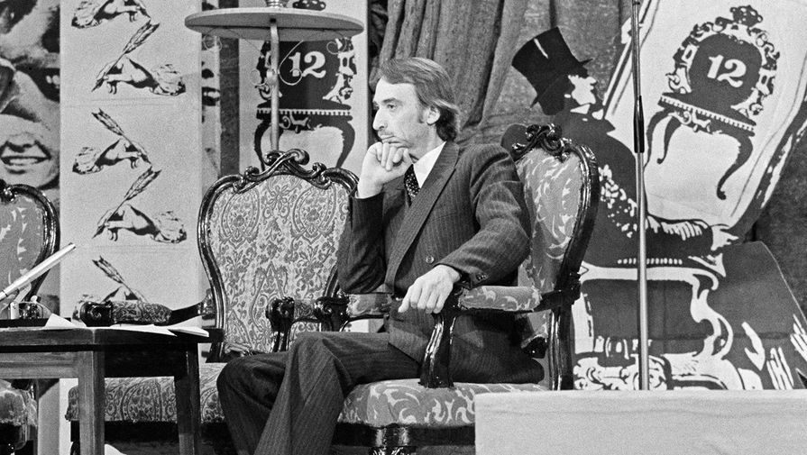 Поэт-пародист, ведущий телевизионной передачи «Вокруг смеха» Александр Иванов, 1979 год
