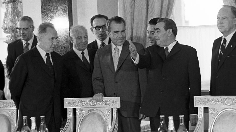 Генеральный секретарь ЦК КПСС Леонид Брежнев и президент США Ричард Никсон перед&nbsp;началом переговоров, 23&nbsp;мая 1972&nbsp;года