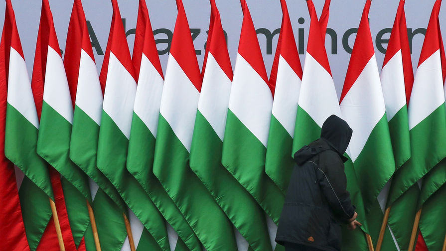 Politico: Венгрия отказалась от требования к ЕС снять санкции с российских бизнесменов