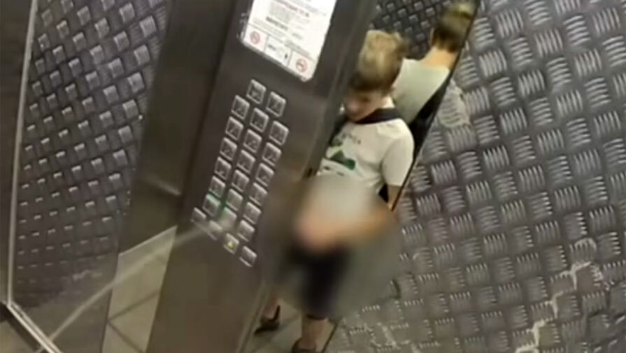 Мальчик справил нужду на кнопки лифта в Краснодаре и застрял в нем