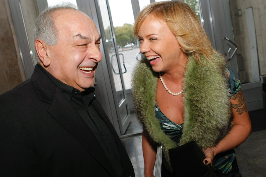 Пианист Левон Оганезов и телеведущая и певица Лена Перова на&nbsp;церемонии награждения премией &laquo;ТЭФИ&nbsp;-2007&raquo;