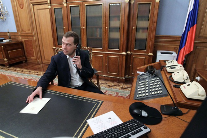Дмитрий Медведев вступит в «Единую Россию» в понедельник.