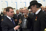 Дмитрий Медведев и Михаил Боярский на приеме в честь вручения государственных наград в Екатерининском зале Кремля, 2009 год