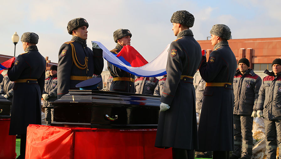 Похороны жертв крушения самолета Ту-154 Минобороны на&nbsp;Федеральном военном мемориальном кладбище в&nbsp;Мытищах, 16 января 2017 года