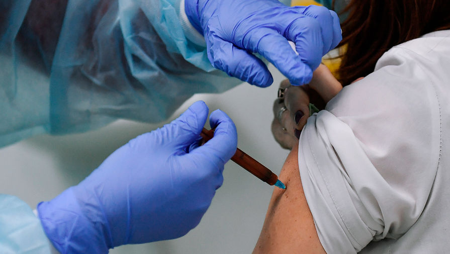 В Италии мужчина пришел на вакцинацию от COVID-19 c третьей рукой