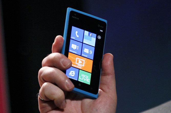 У смартфон Nokia Lumia 900 оказались серьезные проблемы с передачей данных