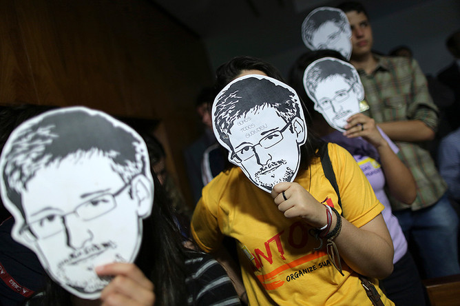 Сноуден назвал «абсурдом» заявления американских законодателей о его сотрудничестве с Россией