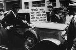 Трейдер Уолтер Тортон пытается продать люксовую машину после биржевого краха 1929, Нью-Йорк