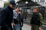 Столкновения украинских националистов и сотрудников полиции у здания посольства России