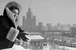Людмила Зыкина во время прогулки по столице, 1970 год 
