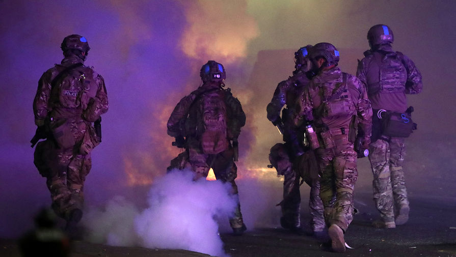 Во время столкновений федеральных войск с протестующими в Портленде, США, 22 июля 2020 года