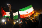 Протестующие возле Британского посольства в Тегеране, 18 октября 2023 года
