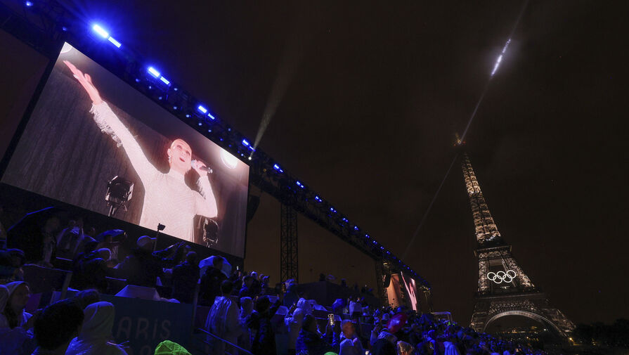 Селин Дион впервые за два года вышла на сцену на церемонии открытия Олимпиады