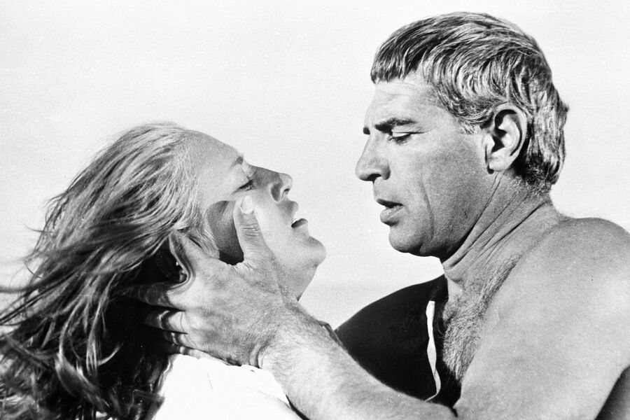 Актриса Нонна Мордюкова в роли Клавдии Вавиловой в фильме «Комиссар» и артист Отар Коберидзе, 1967 год