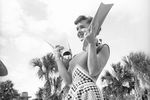 Дебби Рейнольдс с ластами из фильма «Под водой!» во Флориде, 1955 год