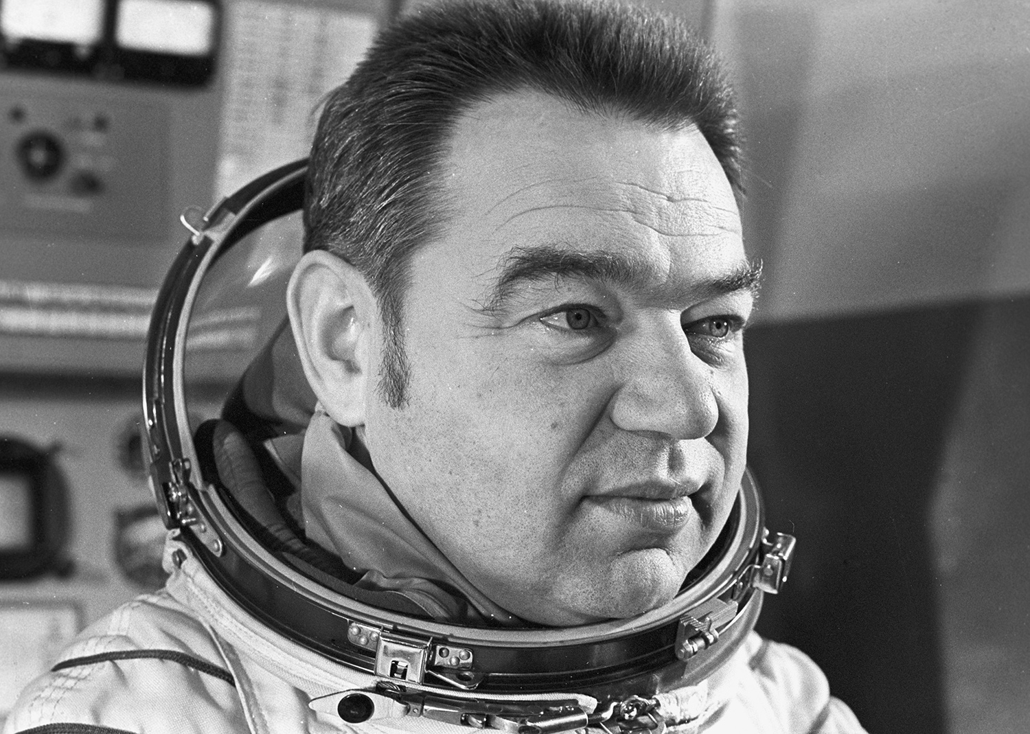 Летчик-космонавт СССР Герой Советского Союза, бортинженер космического корабля «Союз-26» Георгий Михайлович Гречко во время подготовки к полету в Центре подготовки космонавтов имени Ю.А. Гагарина в Звездном городке, 1977 год
