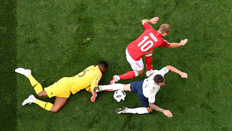 Во время матча группового этапа чемпионата мира по&nbsp;футболу между&nbsp;сборными Дании и Франции, 26 июня 2018 года
