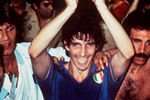 Паоло Росси с кубком после победы в финальном матче Чемпионата мира по футболу между сборными Италии и ФРГ, 1982 год