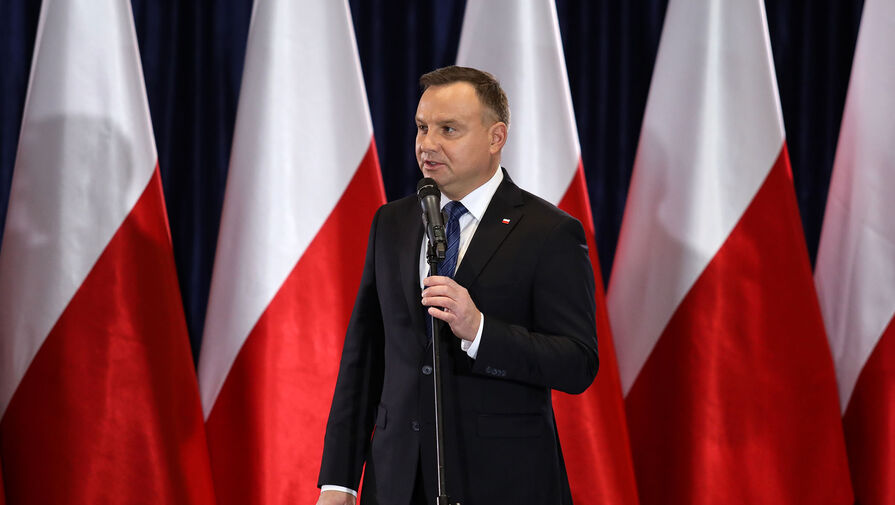 Президент Польши Дуда наградил саперов за тайное разминирование Украины