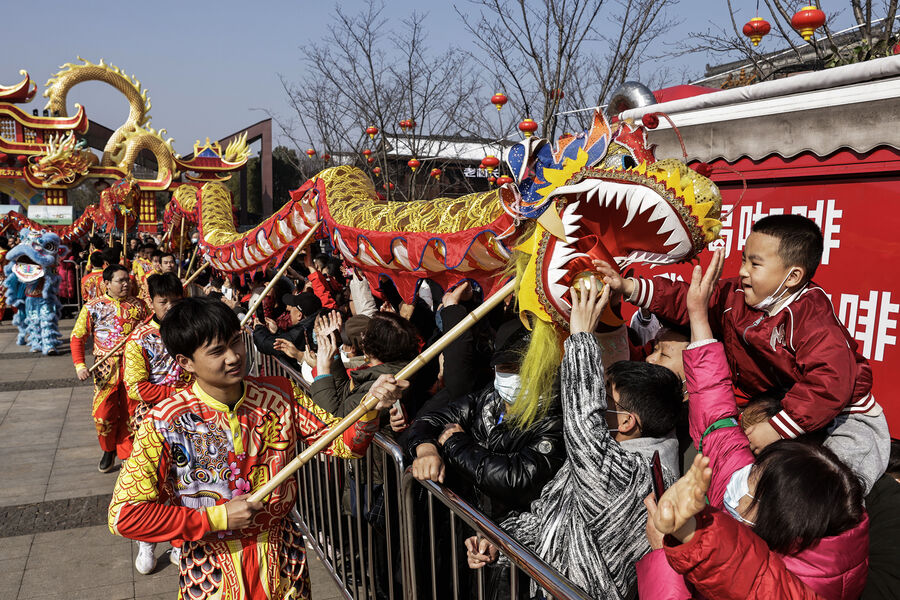 Традиционные представления в&nbsp;первый день китайского Нового года Дракона в&nbsp;Ухане, провинция Хубэй, Китай, 10&nbsp;февраля 2024&nbsp;года
