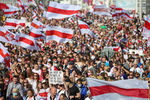 Участники оппозиционного «Марша героев» в Минске, 13 сентября 2020 года