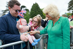 Королева Великобритании Камилла на открытии нового Коронационного сада в Ньютаунабби, 24 мая 2023 года