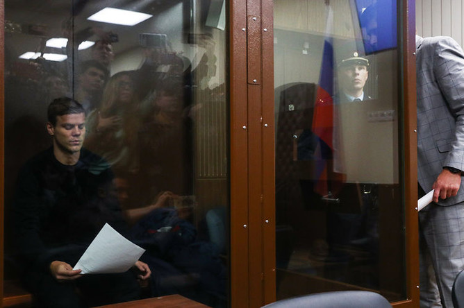 Футболист Александр Кокорин, обвиняемый в хулиганстве, на заседании Тверского районного суда Москвы, 11 октября 2018 года