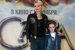Певица Катя Лель с дочерью Эмилией на премьере анимационного фильма «Савва. Сердце воина» 