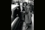 Джина Лоллобриджида около своего «Роллс-Ройса», 1964 год