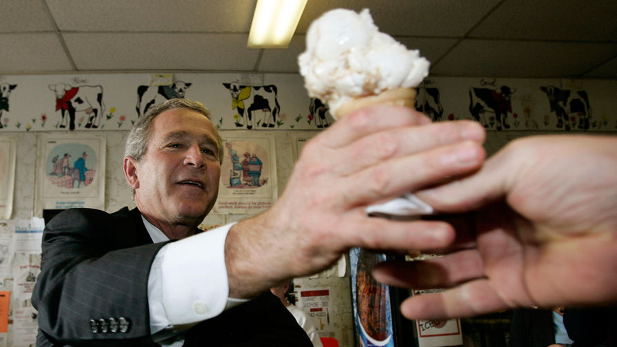 Президент США Джордж Буш с&nbsp;мороженым в&nbsp;городе Кларкс-Саммит, Пенсильвания, 2006&nbsp;год