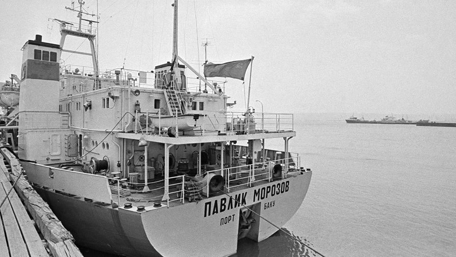 Азербайджанская ССР. 18 июня 1981 г. Танкер «Павлик Морозов» перед отправкой в Красноводск